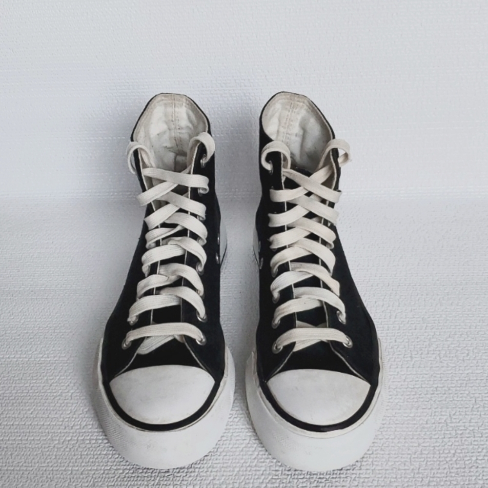 Black & White Hi Top ZY-K22030 Canvas Shoes